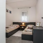 Apartment Spanic 2 By Interhome