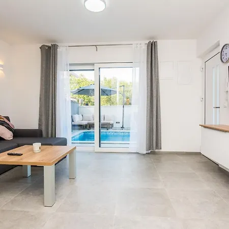 Spanic 2 By Interhome Appartement