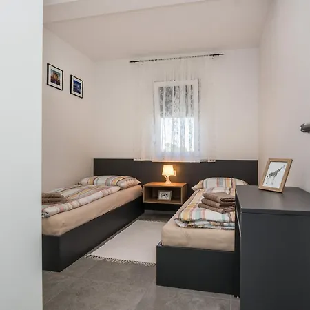 Appartement Spanic 2 By Interhome